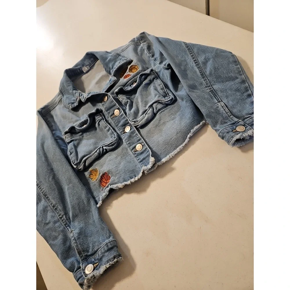 Denim Cropped‎ Jean Jacket Embroidered Flowers Frayed Button Fall Small (A1211)